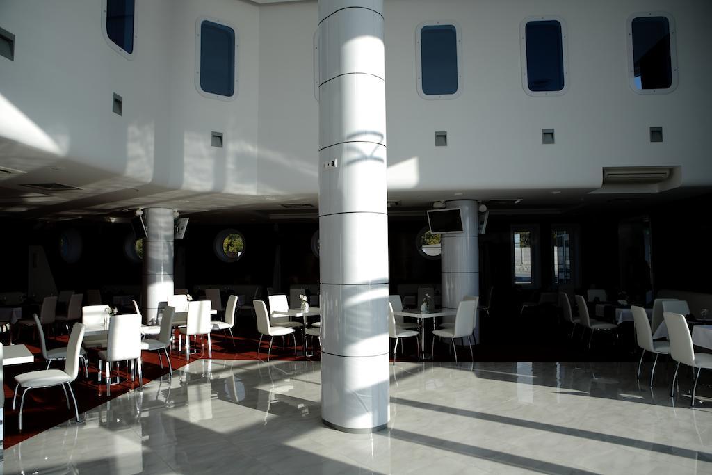 Porto Riva Hotel Zaporizhia Bagian luar foto