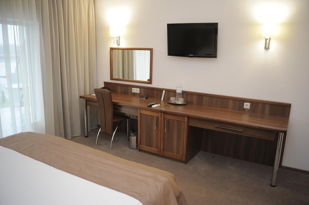 Porto Riva Hotel Zaporizhia Ruang foto