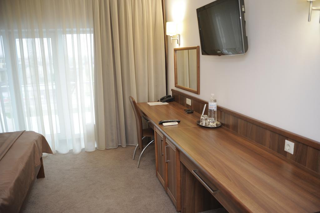 Porto Riva Hotel Zaporizhia Ruang foto