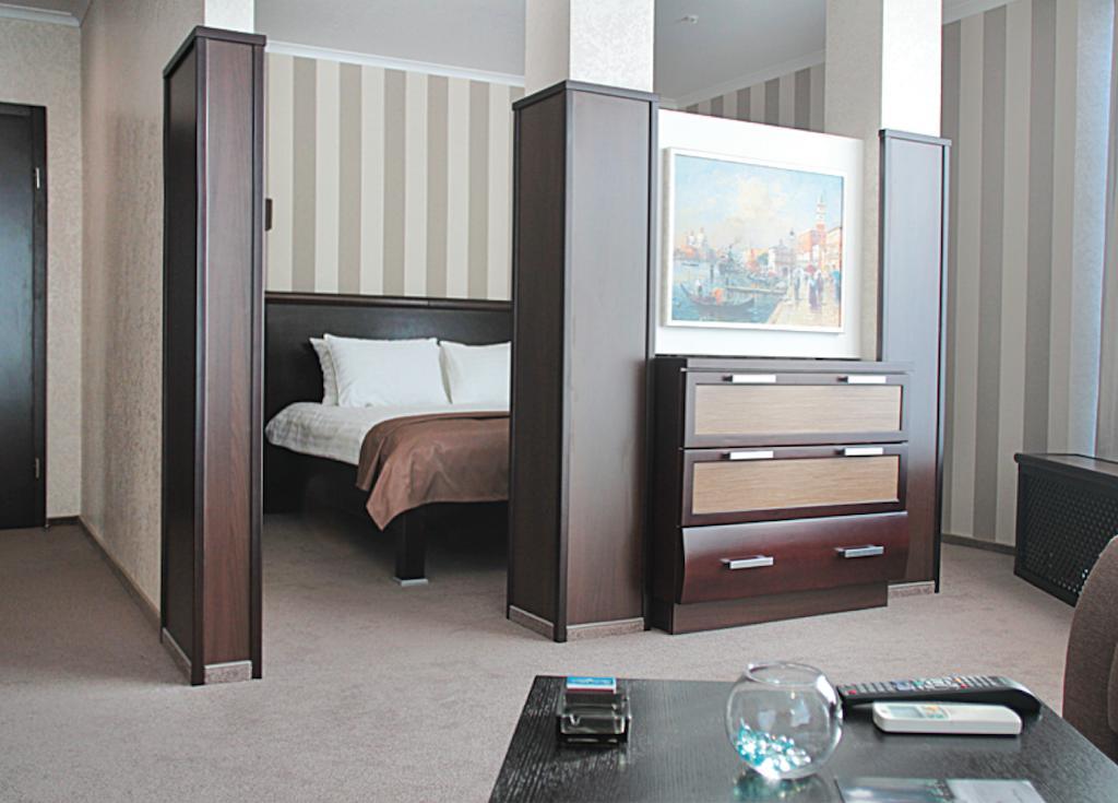 Porto Riva Hotel Zaporizhia Ruang foto
