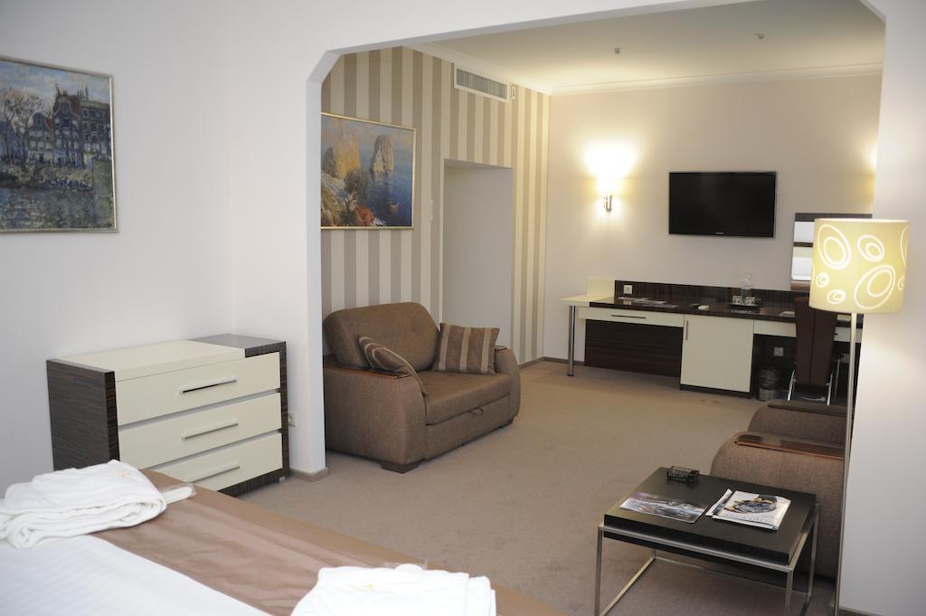 Porto Riva Hotel Zaporizhia Ruang foto