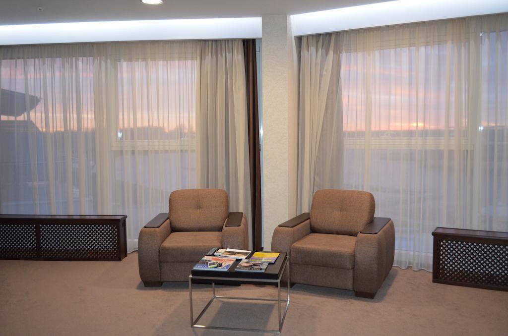 Porto Riva Hotel Zaporizhia Ruang foto
