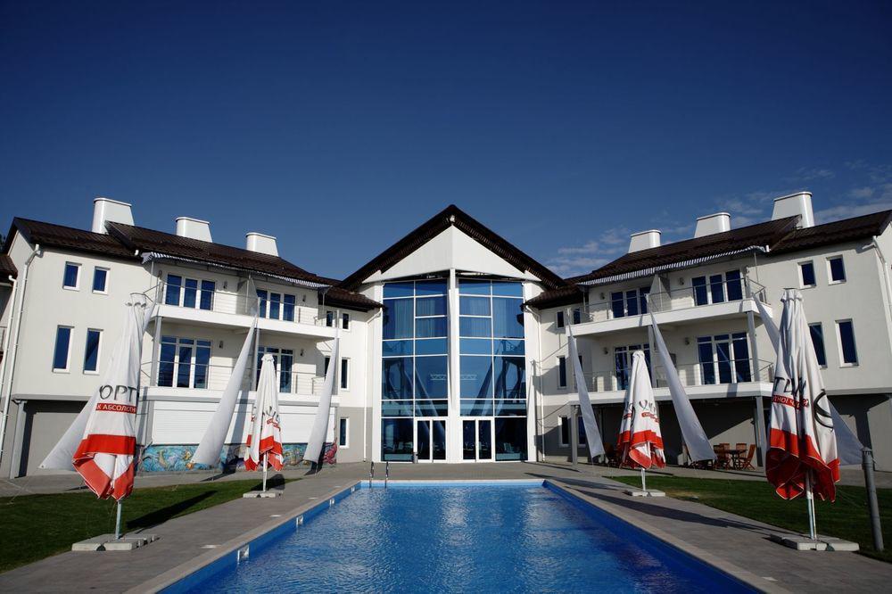 Porto Riva Hotel Zaporizhia Bagian luar foto