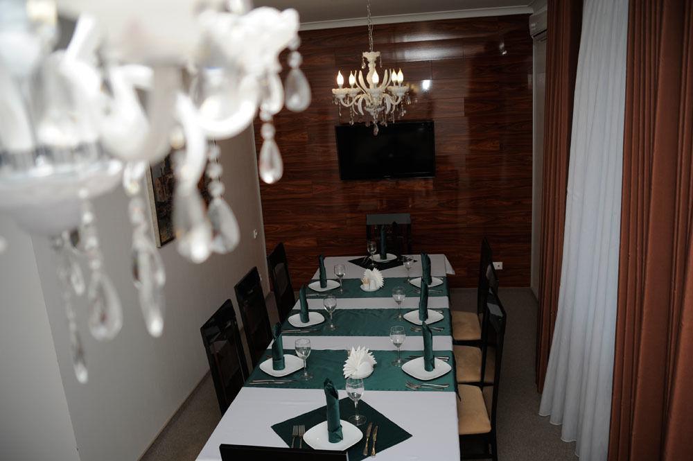 Porto Riva Hotel Zaporizhia Bagian luar foto