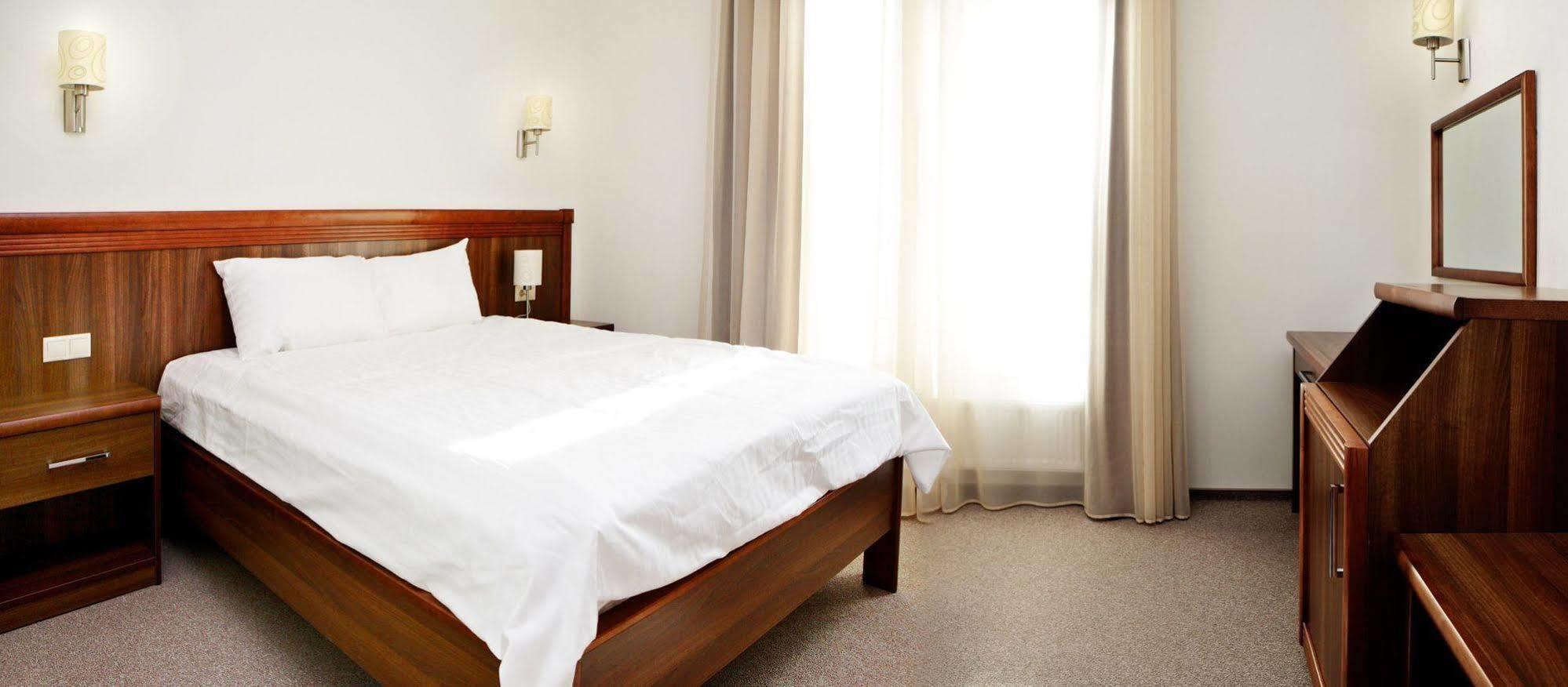 Porto Riva Hotel Zaporizhia Bagian luar foto